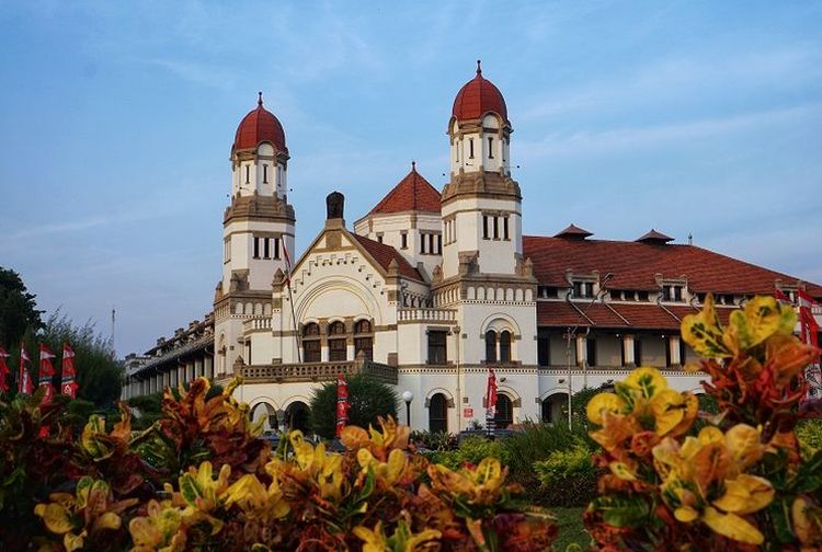 Ilustrasi visual lawang sewu semarang jawa tengah tips mengunjungi lawang sewu: waktu terbaik dan aktivitas seru