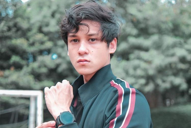 Aktor Pendatang Baru Ini Ternyata Anak dari Pelukis Ternama Berdarah