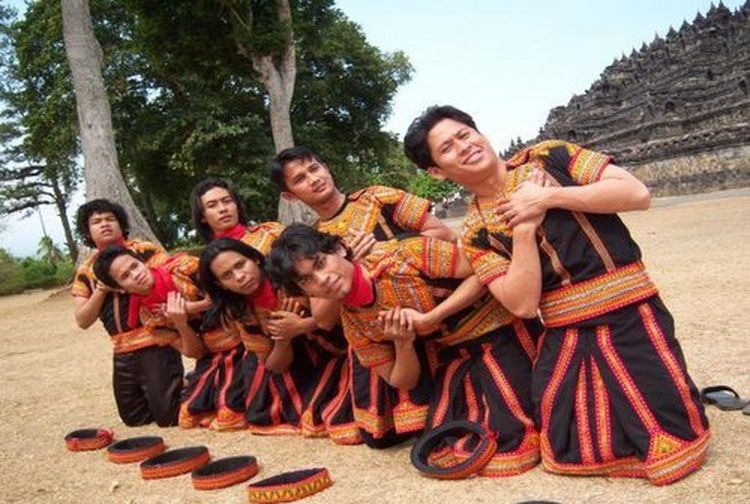 Macam-Macam Pola Lantai Dalam Tarian Daerah Serta Contohnya - Semua Halaman - Kids