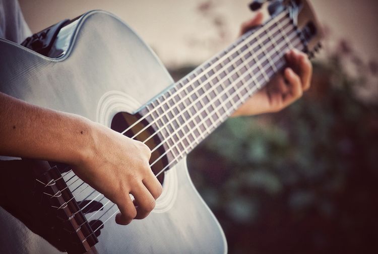 Belajar Gitar Bagi Pemula, Mengenal Fungsi Senar dan Penyebutannya