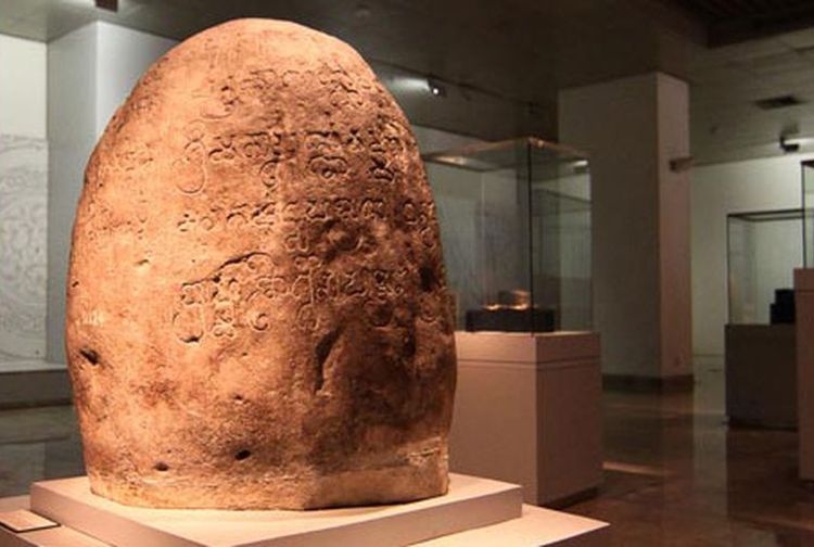 6 Prasasti Peninggalan Sejarah Tarumanegara Beserta Lokasinya - Halaman