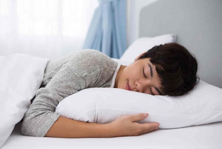 Jangan Anggap Sepele, Ternyata Ini Manfaat Posisi Tidur Miring ke Kiri