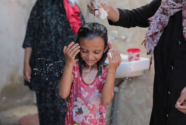 Cukup Dua Kali Sehari, Ini 4 Dampak Buruk Jika Terlalu Sering Mandi - Kids