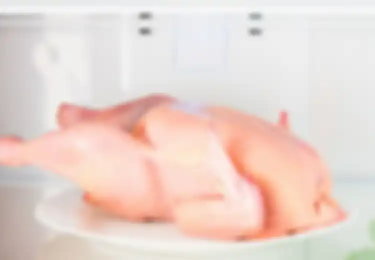 Ini Alasan Tidak Boleh menyimpan Daging Ayam di Rak Kulkas Paling Atas