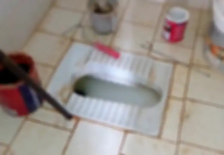 Ingin Perbaiki Toilet yang Tersumbat, Tak Disangka Ada Tubuh Bayi di Dalamnya