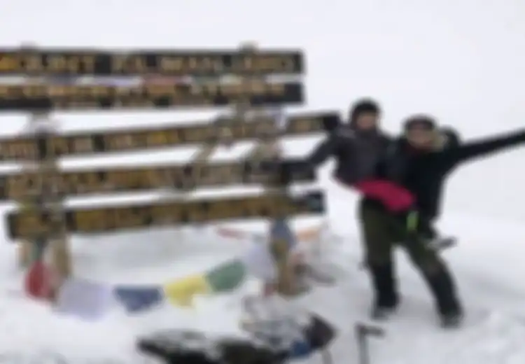 Gadis Cilik Berusia 7 Tahun Ini Daki Gunung Kilimanjaro. Alasannya Sungguh Mengharukan