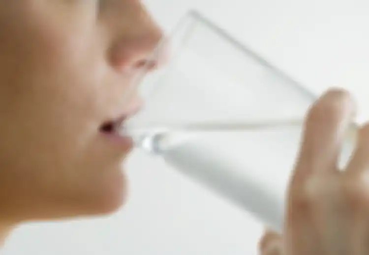 Bukan Air Hangat, Orang dengan Aktivitas Tinggi Justru Disarankan Minum Air Bersuhu Normal Agak Dingin
