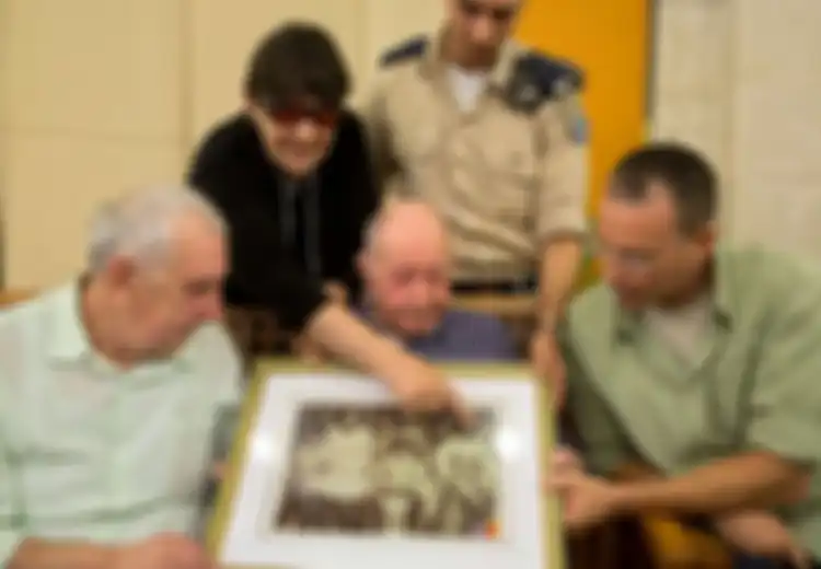 Mengharukan, Pria Berusia 102 Tahun yang Kehilangan Keluarganya Karena Holocaust Nazi Bertemu Keponakannya untuk Pertama Kalinya