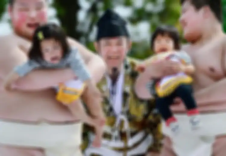 (Foto) Dapat Takuti Setan dan Jaga Kesehatan Anak, Itulah Tujuan dari ‘Kontes Membuat Anak Menangis’ di Jepang