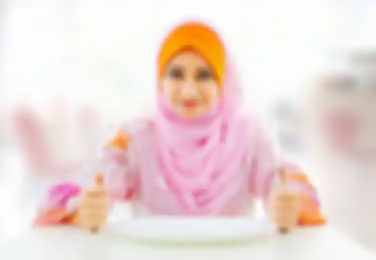 7 Kiat Sukses Turunkan Berat Badan pada Bulan Puasa