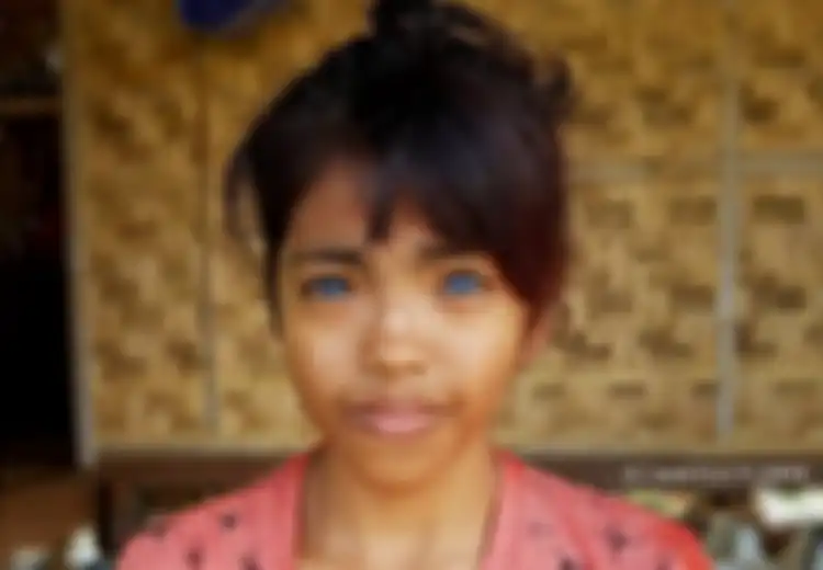 Suku Lingon, 'Bule' Asli Indonesia dengan Mata Biru yang Keberadaannya Misterius