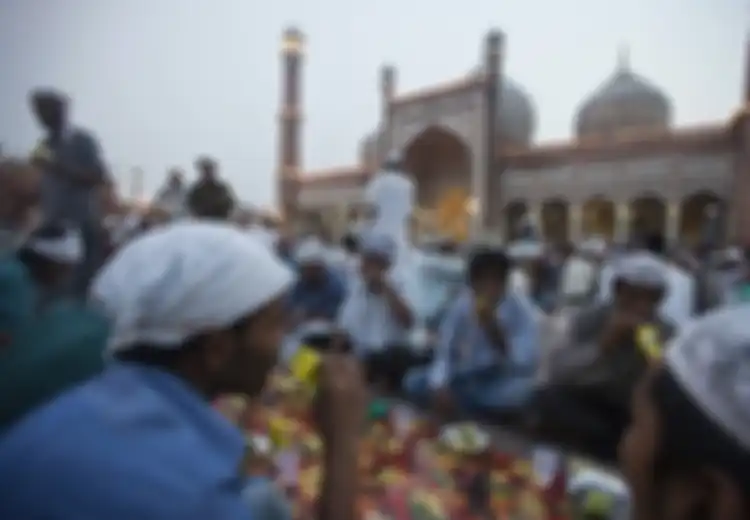 Bersyukurlah Tinggal di Indonesia, Karena Umat Muslim di Negara Ini Berpuasa Hingga 23 Jam!