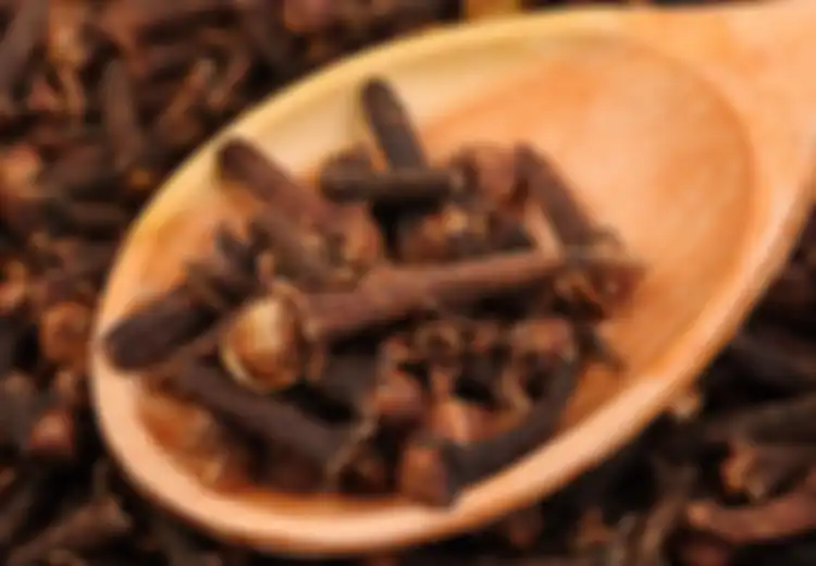 Minum Air Cengkeh Dua Kali Sehari untuk Meredakan Sakit Tenggorokan hingga Masalah Pencernaan, Begini Cara Membuatnya!