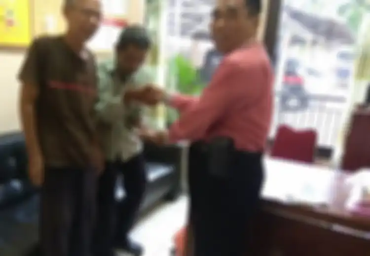 Temukan Uang Rp20 Juta, Tukang Sampah Jujur di Yogyakarta Ini Keliling Mencari Pemiliknya