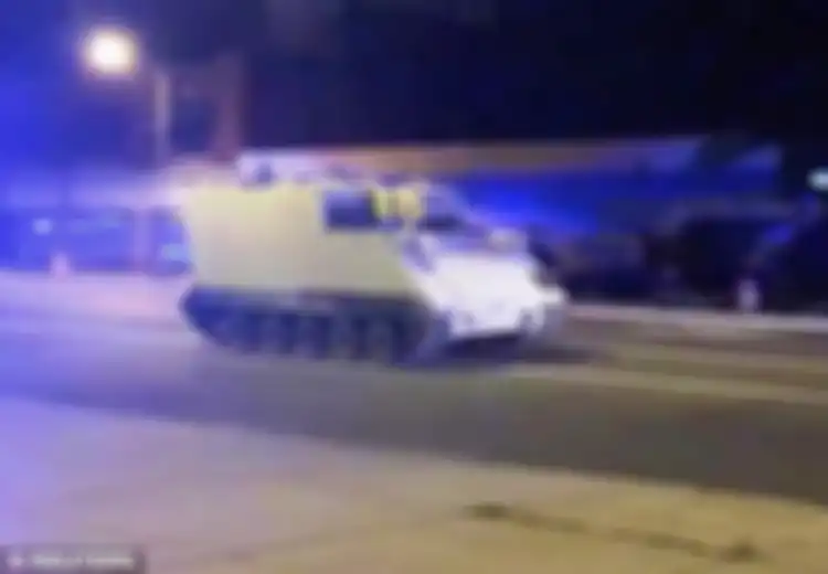 (Video) Selama 2 Jam, Tentara Ini Curi Tank dan Main Kejar-kejaran di Jalanan dengan Polisi