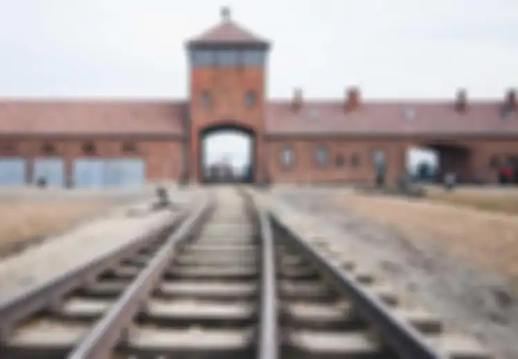 Dilarang Bersenda Gurau di Kamp Konsentrasi Nazi di Auschwitz, Membantah Bisa Berbahaya