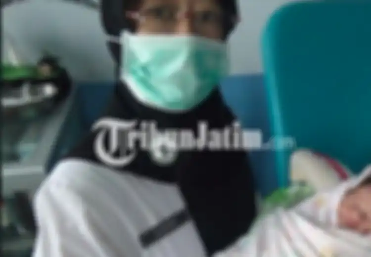 Awalnya Dikira Tikus, Sosok di Tempat Sampah di Lamongan Itu Ternyata Bayi Tampan dan Kini Jadi Rebutan