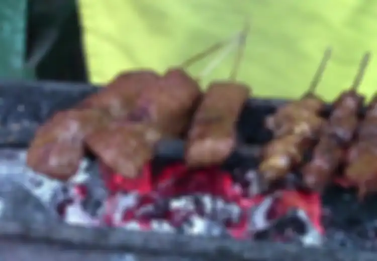 Mudik Lebaran di Solo? Jangan Lupa Mampir ke Sate Kere Yu Rebi yang Dibacem Tiga Kali