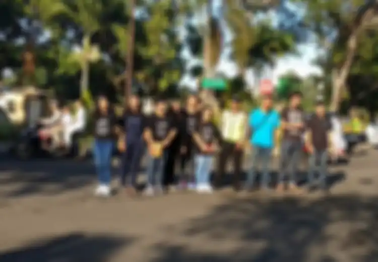 Indahnya Indonesia Saat Pemuda Gereja Berkaus 'Aku Kancamu' Berbaur dengan Jamaah Shalat Idul Fitri