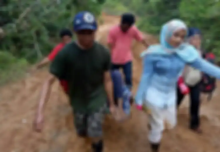 Muda dan Pintar tapi Rela Berjuang di Pedalaman Papua, Inilah Kisah Dokter Amalia yang Viral di Medsos