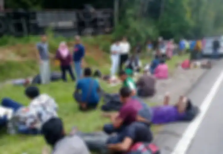 Bus Terbalik, 32 Orang Alami Luka Serius, Kepala Sang Supir Alami Luka Parah