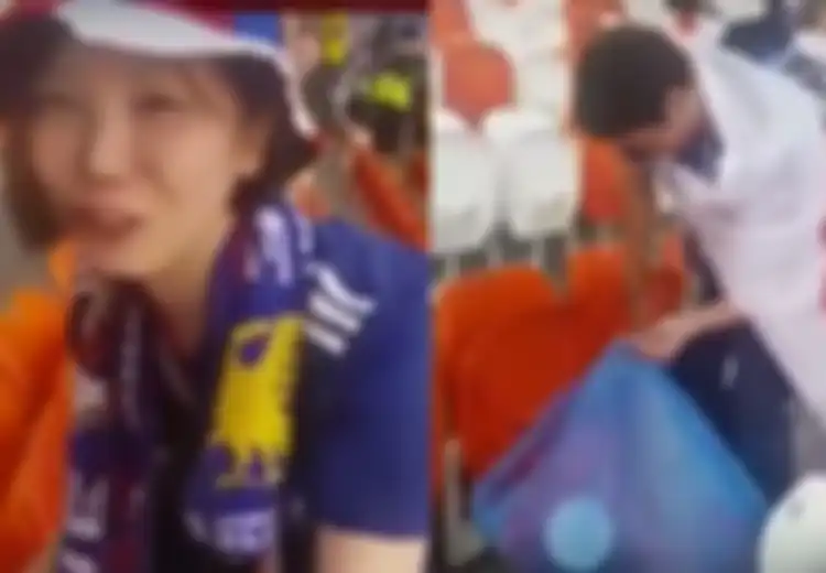 Wajib Dicontoh, Penggemar Bola Jepang Selalu Rajin Bersihkan Sampah di Stadion Usai Pertandingan