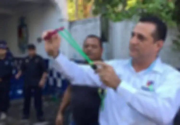 Senjatanya Diambil, Polisi di Meksiko Ini Diberi Ketapel dan Batu Sebagai Gantinya, Ini Alasannya