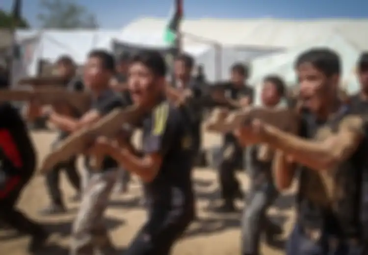 Kamp Musim Panas Remaja ala Hamas: Latihan Menembak Hingga Ayunkan Badan di Atas Api
