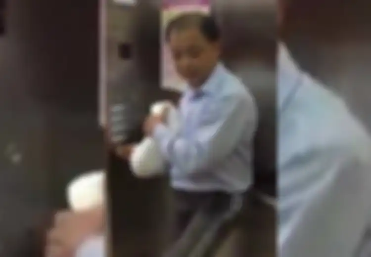 Tidak Mau Berbagi Lift dengan Orang Lain, Pria Ini Juga Mengeluarkan Kata-kata Tak Pantas!