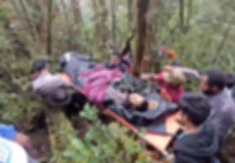 Ketika Pesawat Jatuh, Jumaidi Terlempar ke Luar Tapi Kembali Keruntuhan Pesawat Untuk Cari Air Minum