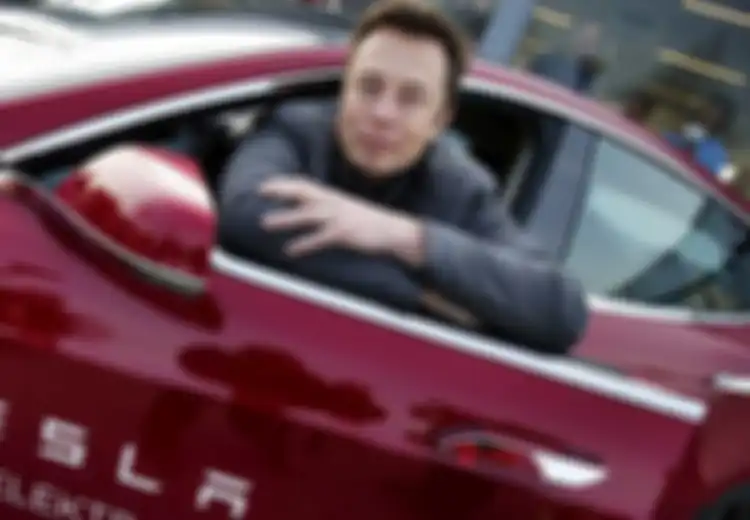 Belanja 'Gila' Miliarder Dunia yang Tak Lazim dan Super Mewah: Mobil Selam James Bond, hingga Roket Apollo 11 yang Mendarat di Bulan
