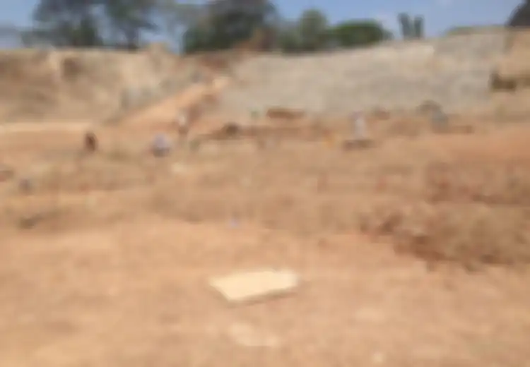 Dari Gigi Emas hingga Kain Kafan Utuh, Itulah Beberapa Benda yang Ditemukan Pekerja Relokasi Makam untuk Jalan Tol
