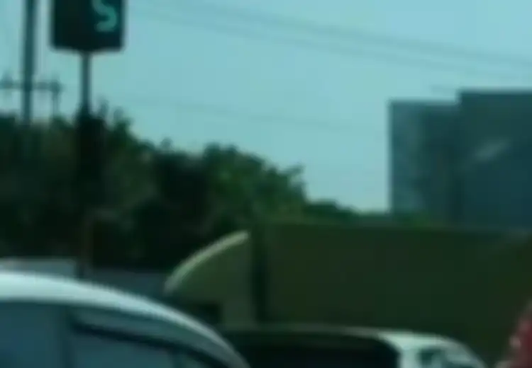 Viral Video Lampu Hijau Traffic Light di Semarang yang Hanya Menyala 5 Detik