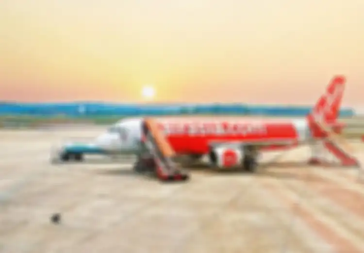 Dapat Suara Terbanyak dari Wisatawan, AirAsia Jadi Maskapai Penerbangan Murah Terbaik Dunia!