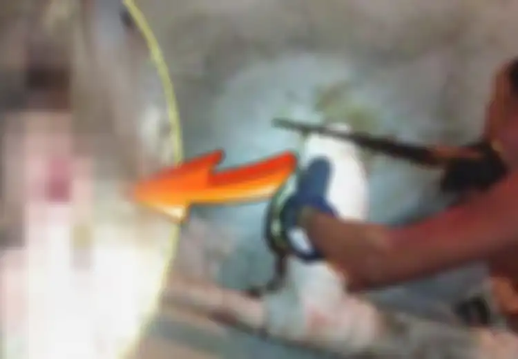 Seorang Pria Mendengar Tangisan Misterius di Pipa Toilet, Ia Semakin Keget Setelah Membuka Isinya