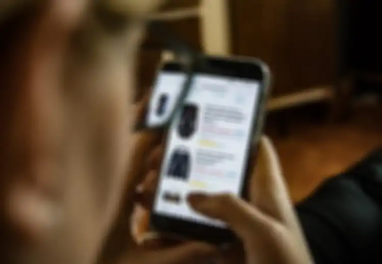 Tiga Kebiasaan Pembeli Pakaian Secara Online, Salah Satunya Beli Baju Hanya karena Diskon
