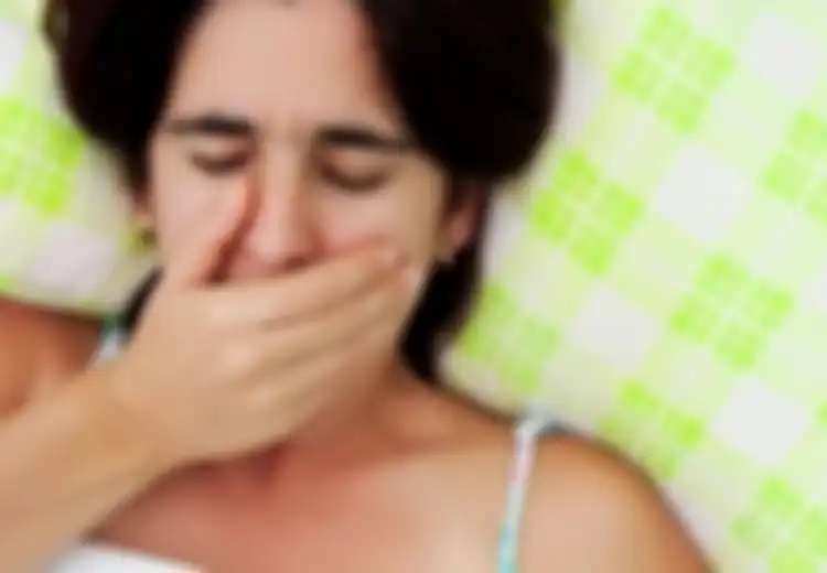 Mulut Terasa Pahit Saat Bangun Tidur? 4 Hal Ini Bisa Jadi Penyebabnya