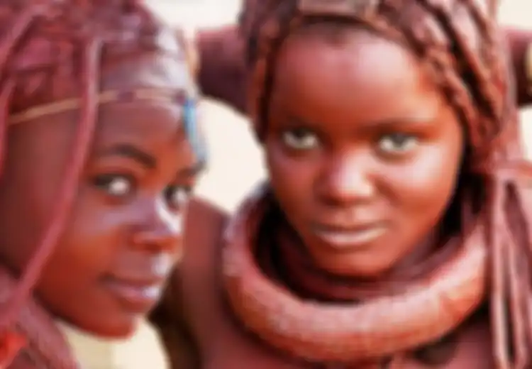 Tradisi Merah Ikonik Namibia Wanita Suku Himba, Dioleskan Setiap Pagi ke Kulit dan Rambut Beri Rona Merah yang Khas, Apa Maksudnya?