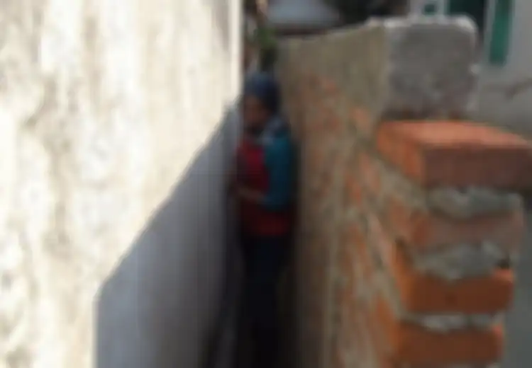 Tembok 'Pengurung' Rumah di Jombang Siap Dibongkar, Asal Pemilik Rumah Berhenti Mengolok-olok