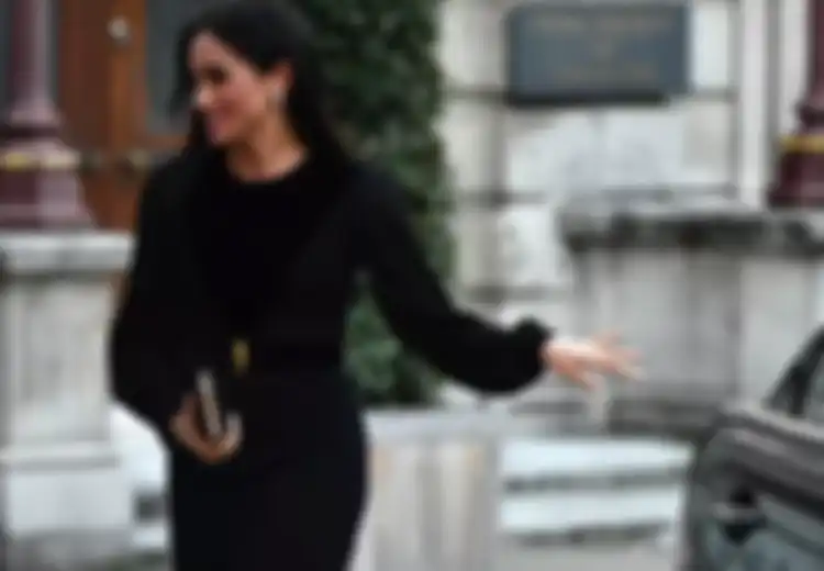 Tanpa Risih Meghan Markle Menghadiri Makan Siang Natal dengan Memakai Gaun yang Pernah Dikenakannya