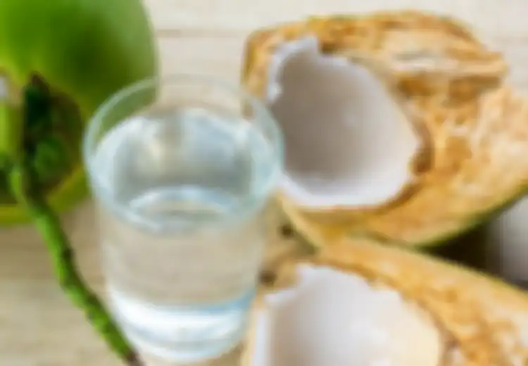 Ketagihan Minum Air Kelapa Setiap Hari, Perempuan Ini Alami Perubahan pada Tubuhnya