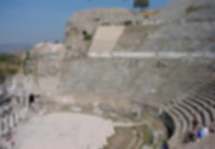 Melintasi Lorong Waktu Menikmati Reruntuhan Kota Kuno di Ephesus