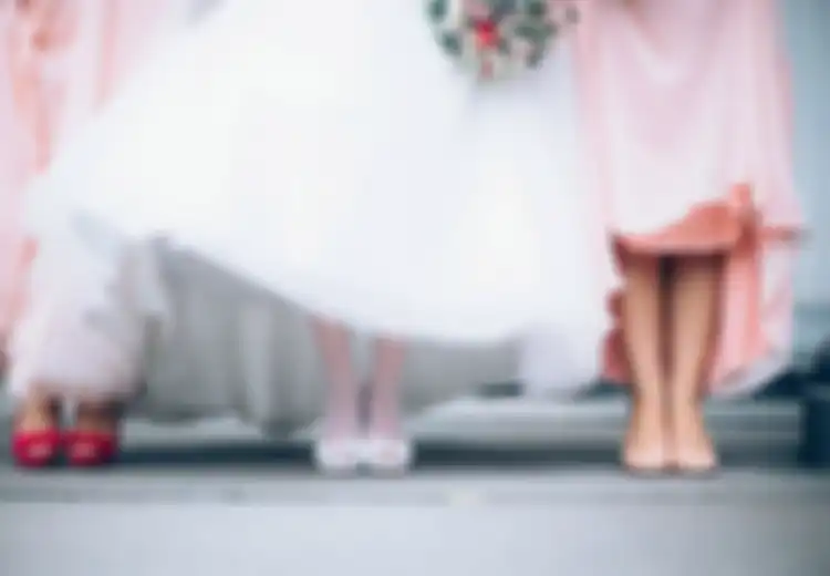 Pengantin ini Diam-diam 'Bikin Gemuk' Bridesmaid-Nya Karena Takut Kalah Cantik
