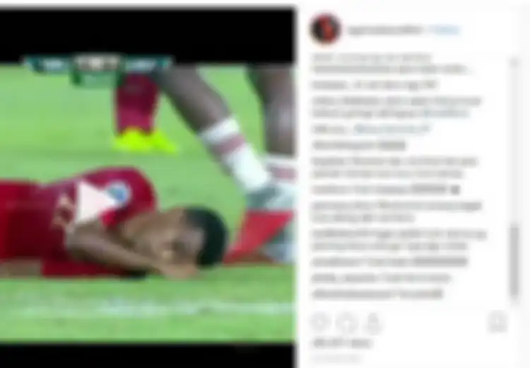 Aksi 'Ngintip' Todd Rivaldo Ferre Tertangkap Kamera, Ini 3 Aksi Terkonyol yang Pernah Dilakukan Pesepak Bola