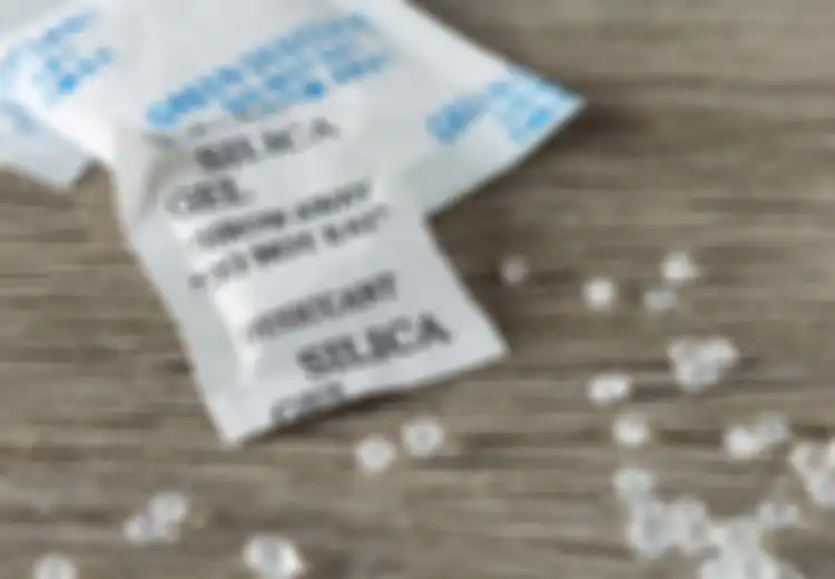 Tak Sengaja Makan Silika Gel di Kemasan Makanan, Berbahayakah Bagi Tubuh? 