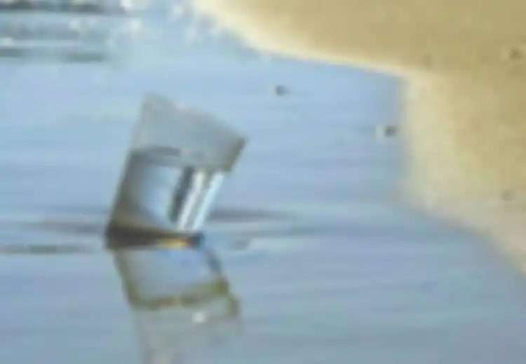 4 Bahaya Serius yang Akan Terjadi pada Tubuh Bila Anda Minum Air Laut