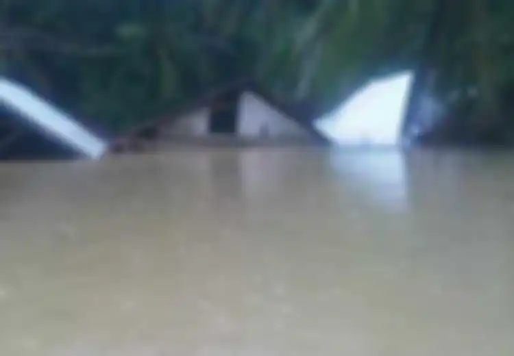 Kota Padang Dilanda Banjir Terparah Selama 40 Tahun, Waspadai 5 Penyakit Ini yang Marak Saat Banjir!