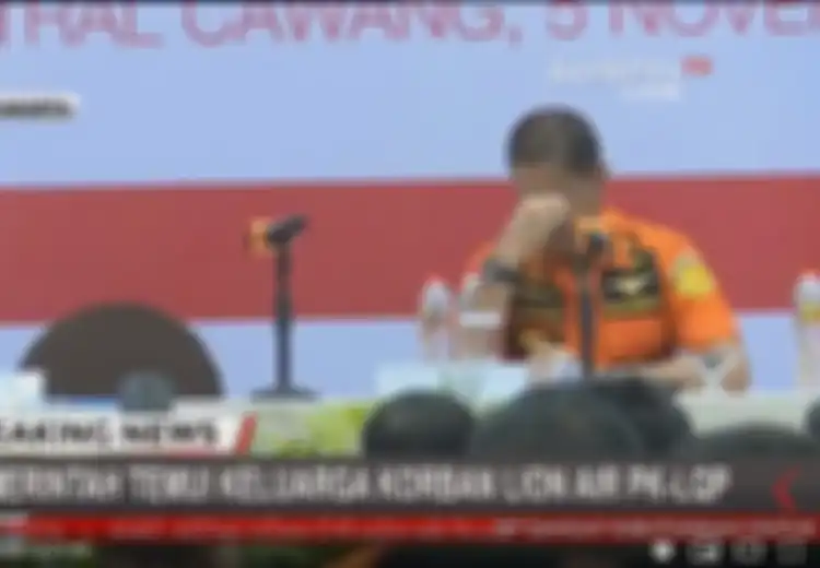 Menangis di Depan Keluarga Korban, Kabasarnas: Saya Tak Akan Menyerah dan Tetap Akan Evakuasi Seluruh Korban Lion Air JT 610
