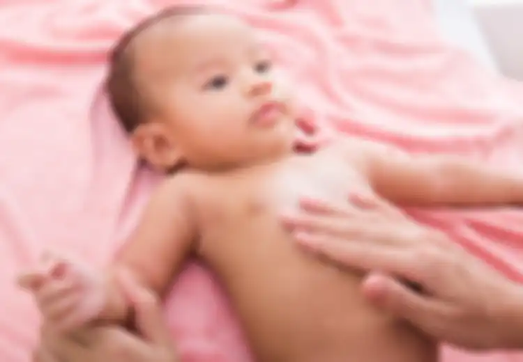 Bayi Ini Alami Gangguan Hati, Ternyata Gara-gara Diolesi Minyak Gosok oleh Ibunya, Kok, Bisa?