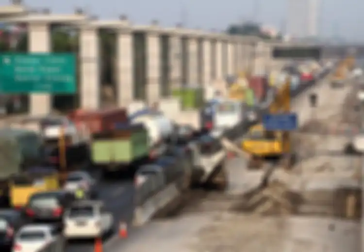 Kemacetan Tol Jakarta-Cikampek Kian Parah, Pemerintah Terpaksa Hentikan Proyek Kereta Cepat dan LRT Jabodetabek